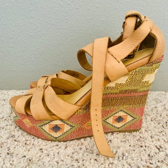 Zodiac USA Aztec Print Wedges Sz 8 - Picture 1 of 4